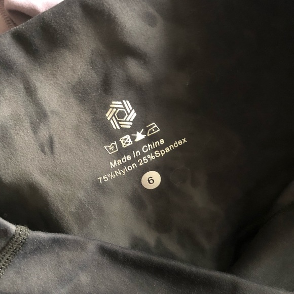 Honey Athletica Short Small worn twice - Picture 6 of 7